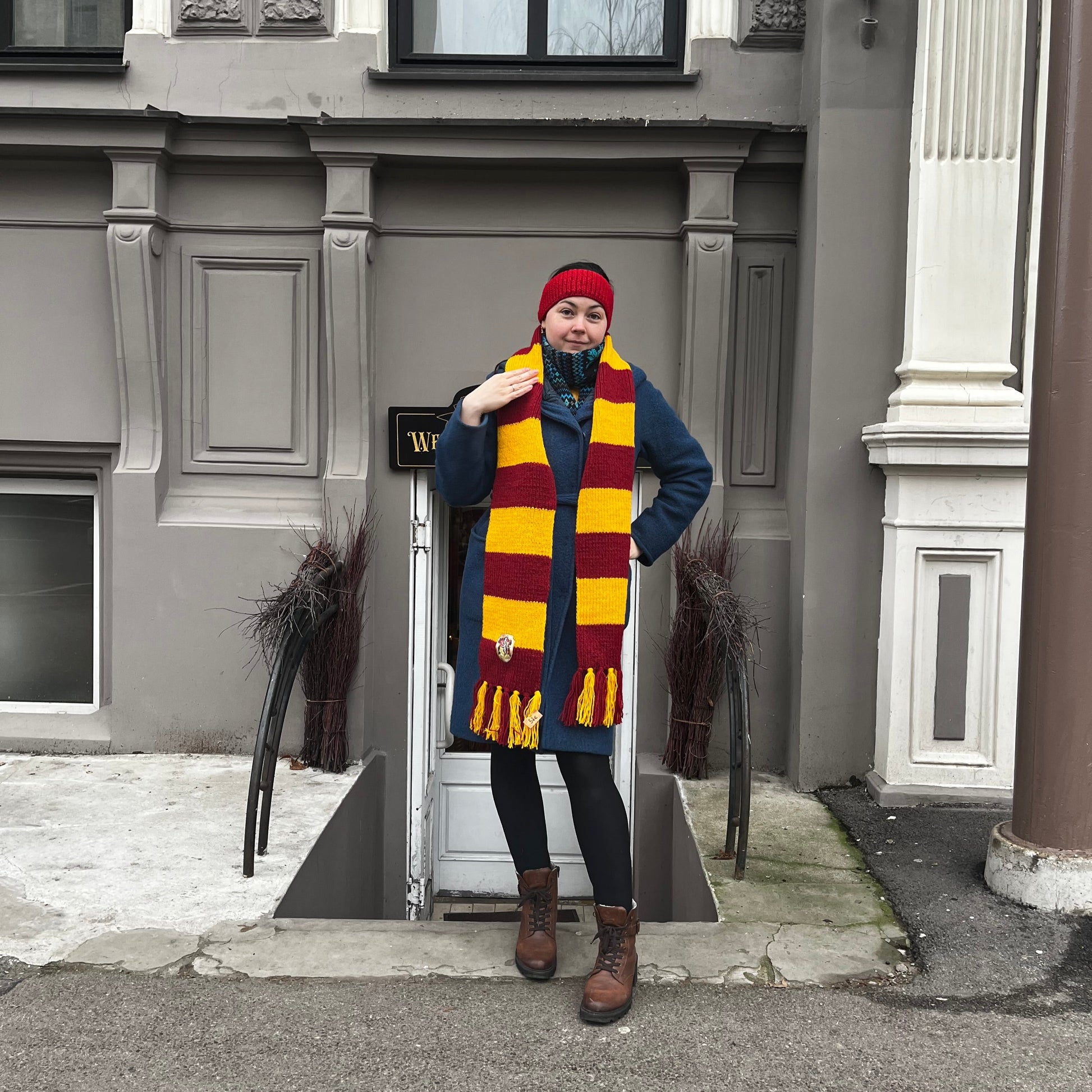 Roku darbs Harija Potera Grifidora šalle – sarkana ar zelta svītrām