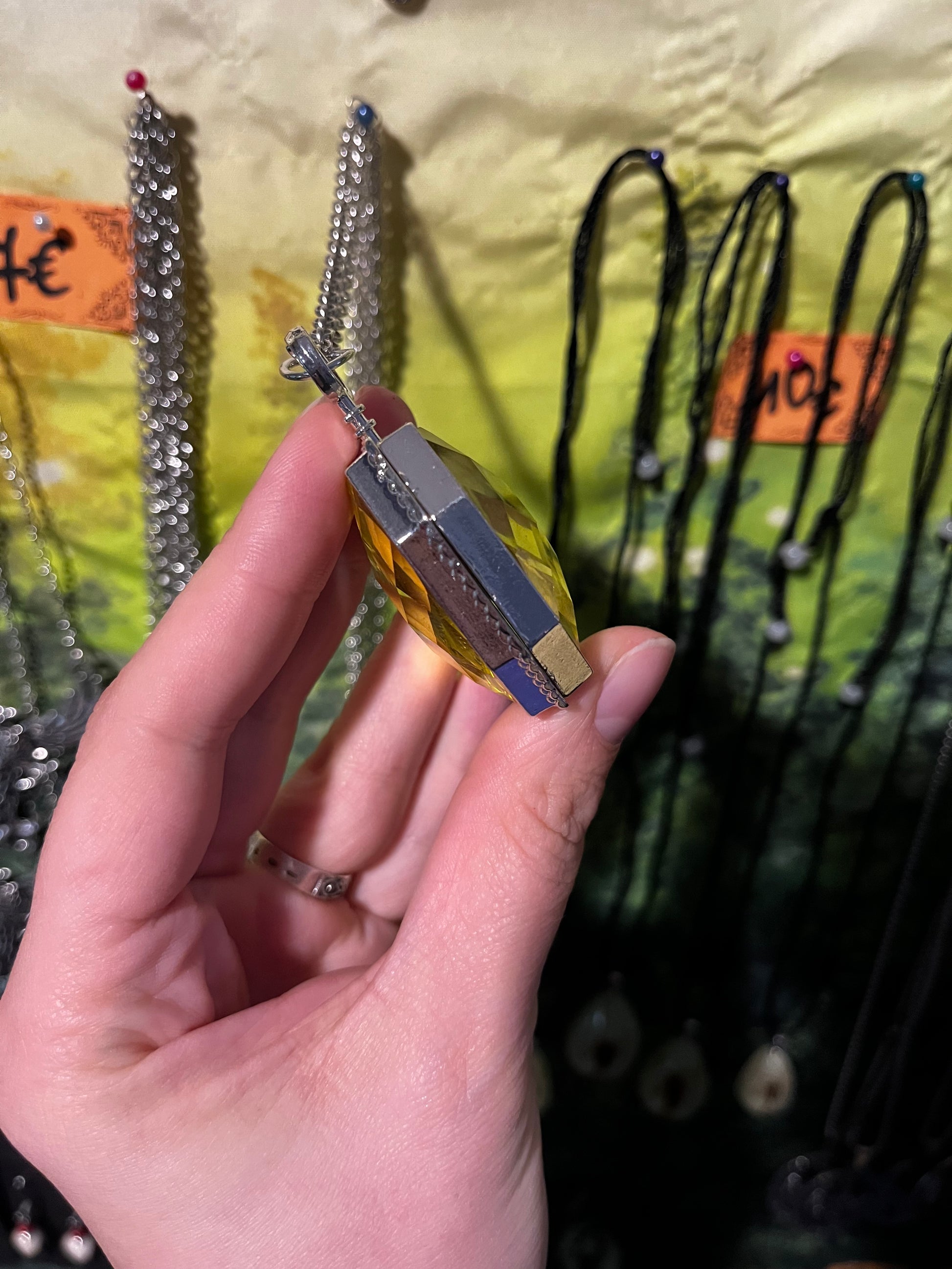 Кулон-локет Салазара Слизерина на серебристой цепочке