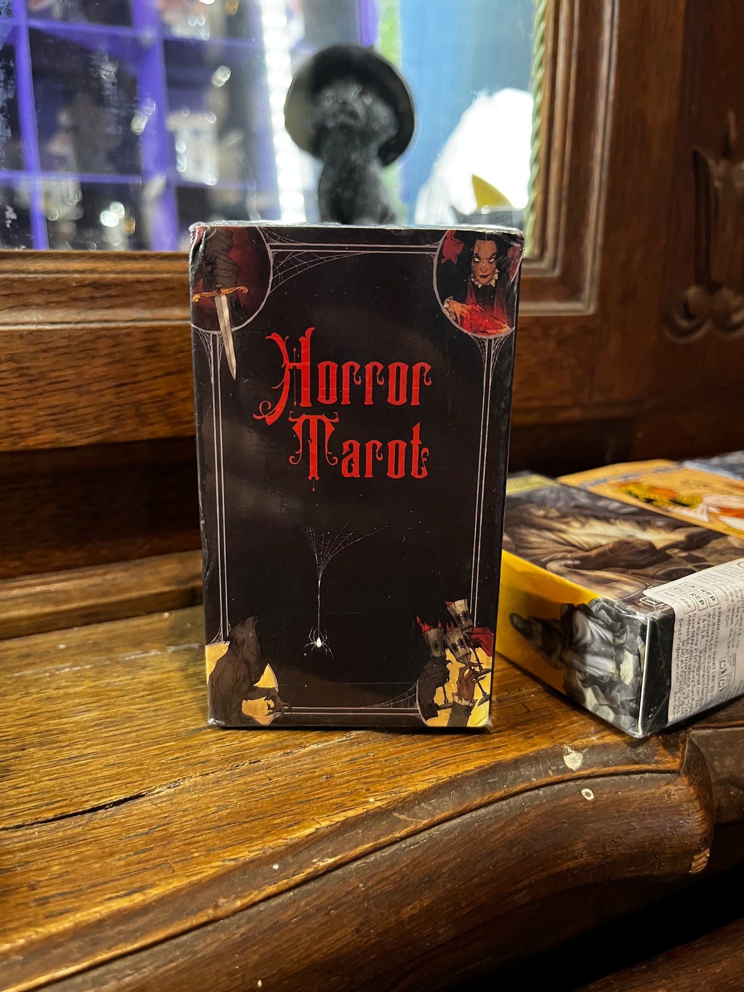 Horror Tarot - Šausmu Taro kava ar gotiskiem un tumšiem tēliem