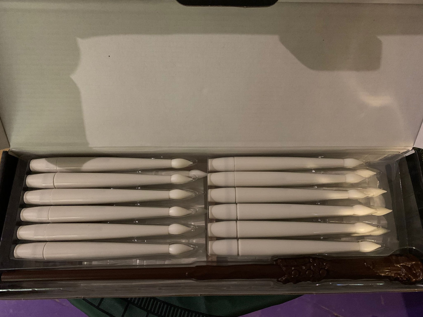 Peldošās sveces pie griestiem – dekors Harija Potera ballītei