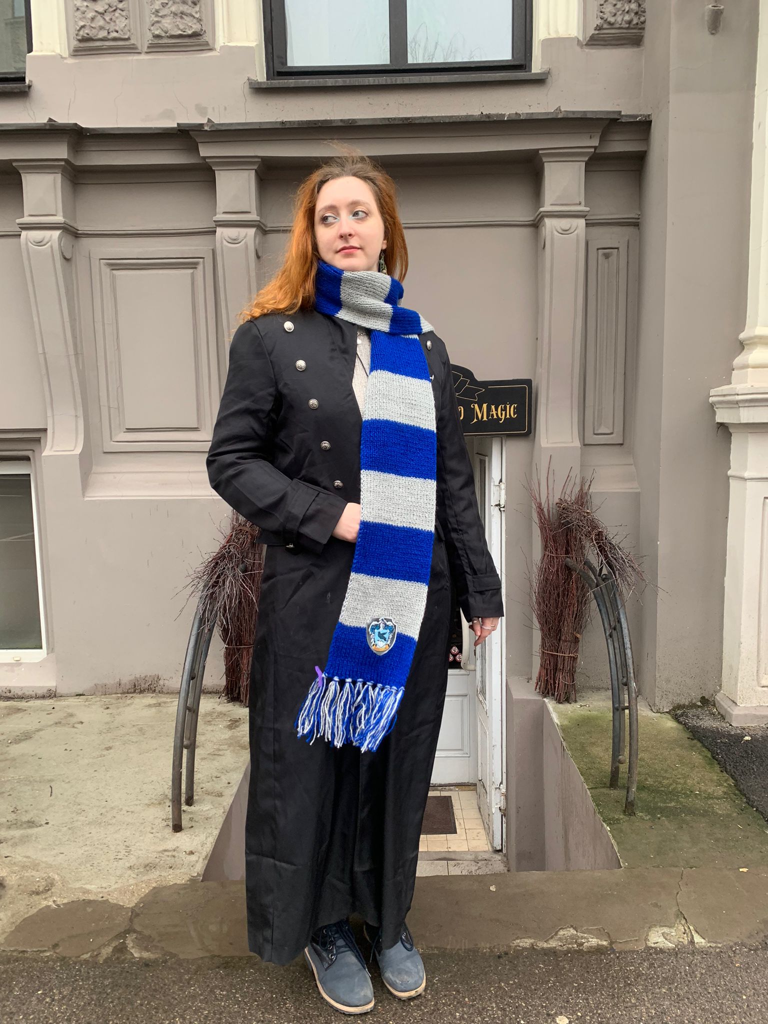 Roku darbs Harija Potera Kraukļanaga šalle – zila ar bronzas svītrām