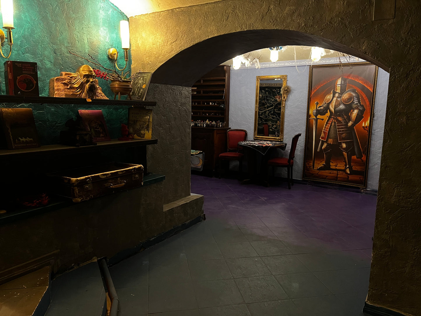 Weasgley Craft & Magic kvestu telpu priekštelpa — maģiska vide bērnu dzimšanas dienām un skolas grupām.