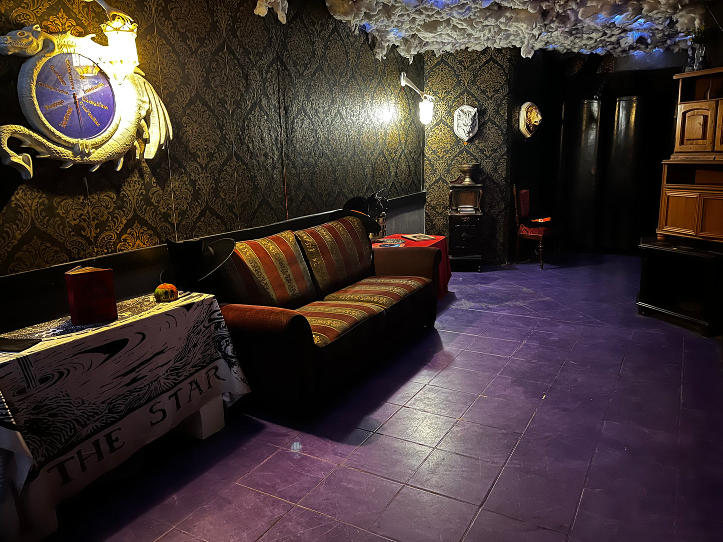 Burvju viesistaba Weasgley Craft & Magic telpās Rīgā — vieta bērnu kvestam un dzimšanas dienām līdz 20 bērniem