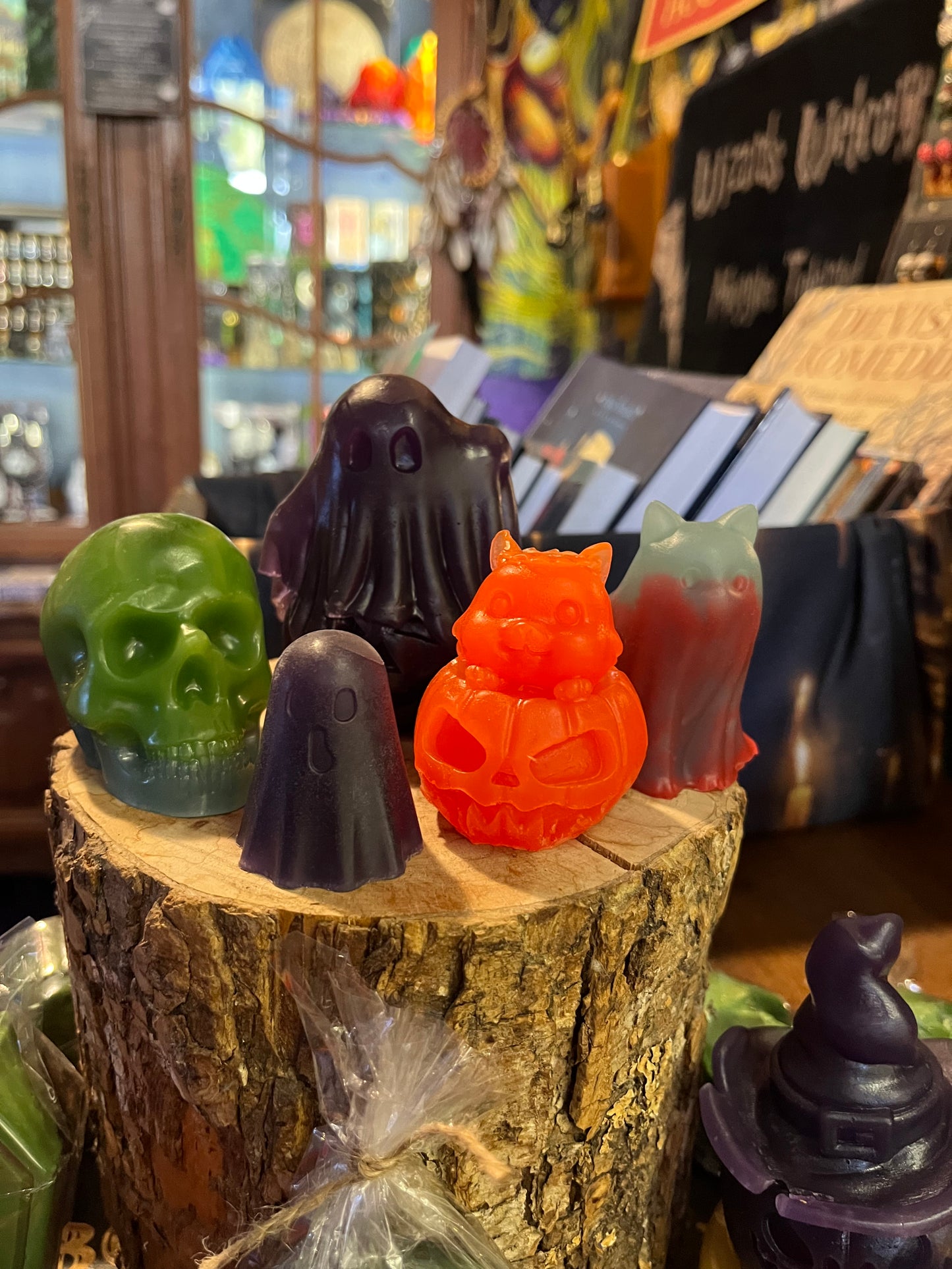 Halloween soap creations – pumpkins, ghosts and skulls at the workshop
