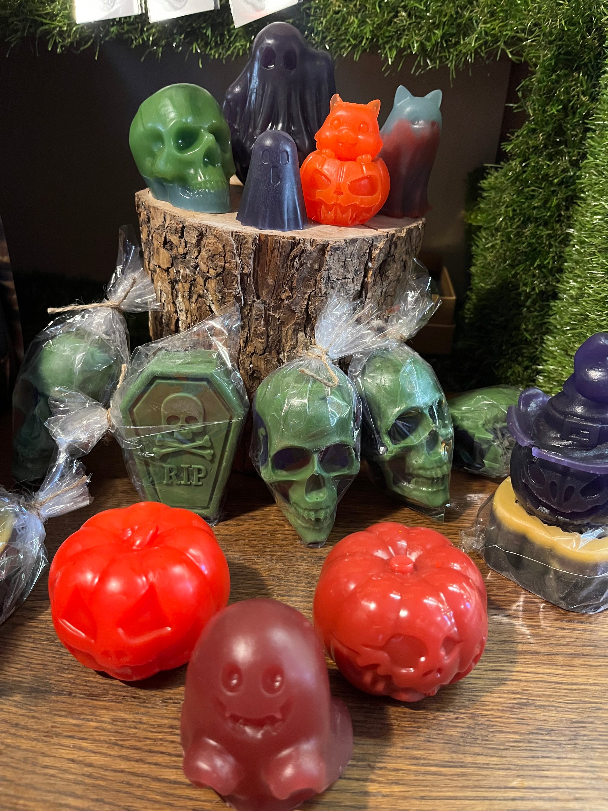 Ghosts and pumpkins in soap form from the Halloween workshop
