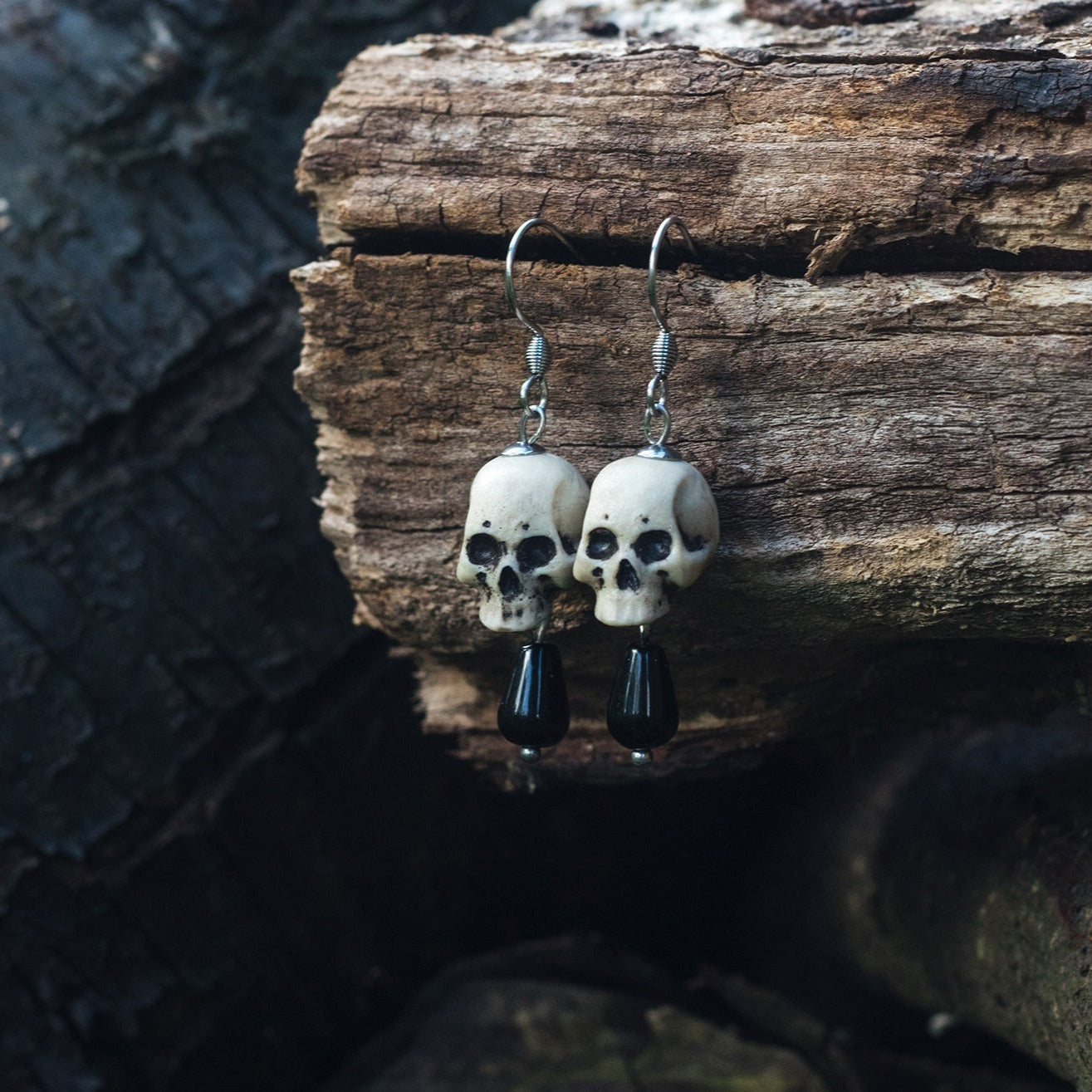 Human skull earrings with beads - Nyth