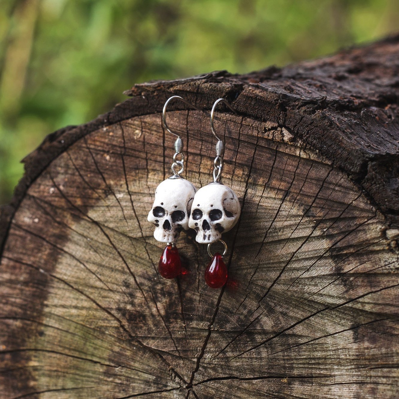 Human skull earrings with beads - Nyth