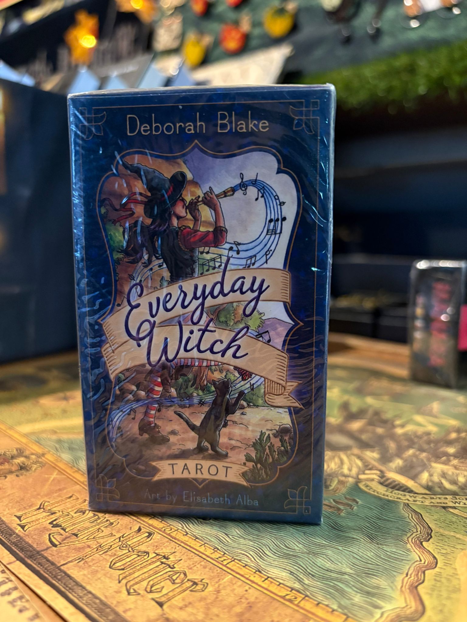 Everyday Witch taro – raganiņas ar kaķiem, jautra un viegla kava iesācējiem
