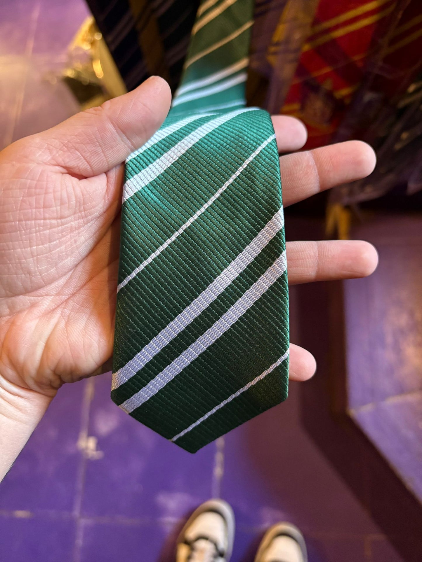 Cūkkārpas torņu kaklasaite ar emblēmu Harijs Poters