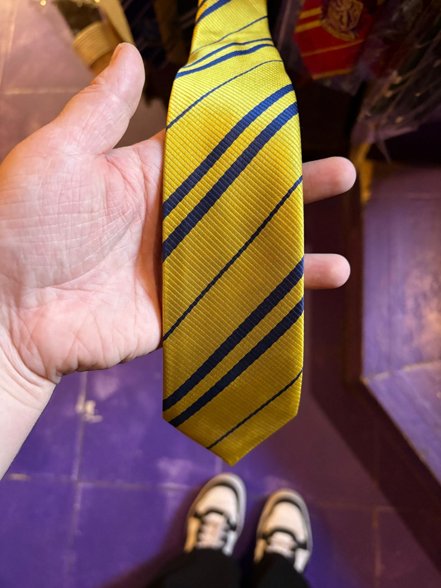 Cūkkārpas torņu kaklasaite ar emblēmu Harijs Poters